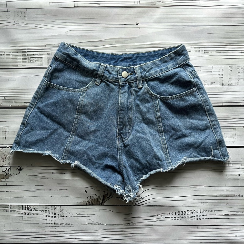 Women’s ROMWE Blue Jean Shorts with Frayed Hem Size M/6